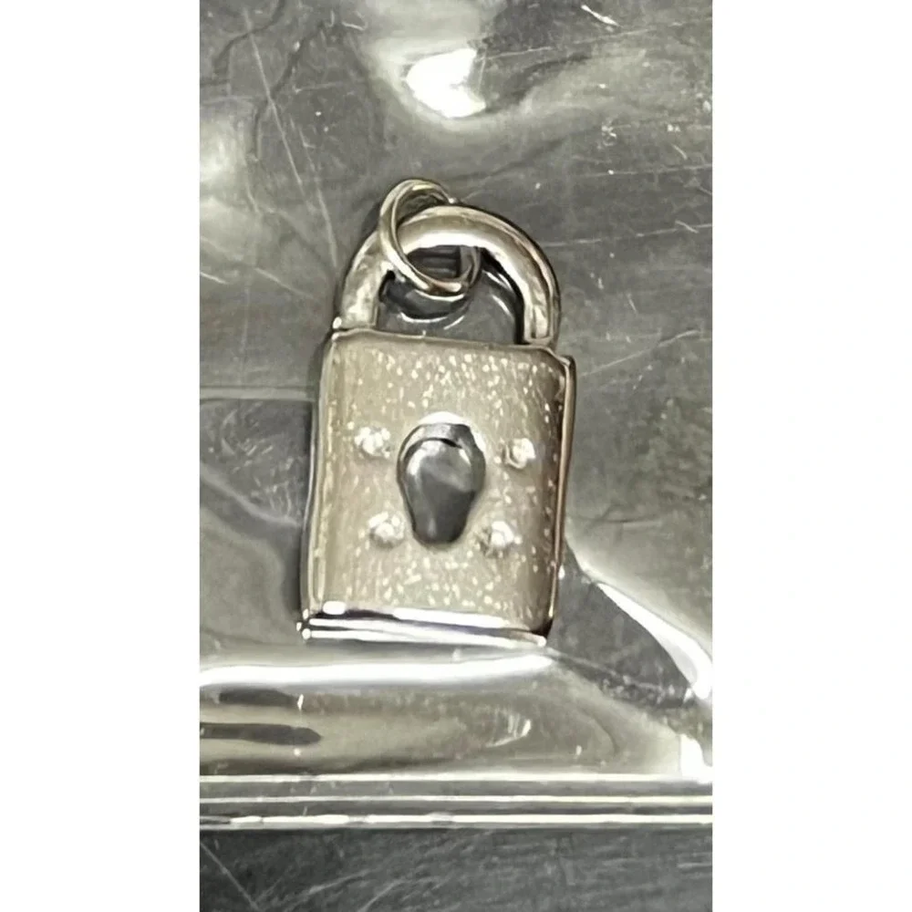 Padlock Charm Unisex OS Silver Excellent 18K White Gold PVD Stainless Steel‎